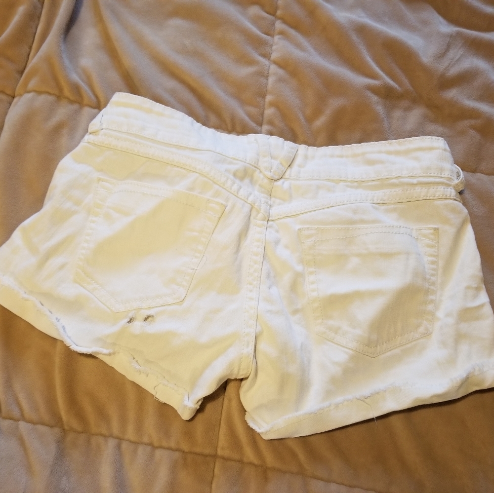 Women's white jean shorts - Picture 2 of 3